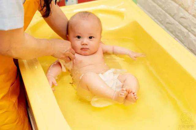 福州供卵试管医院选择与三代试管费用明细解析